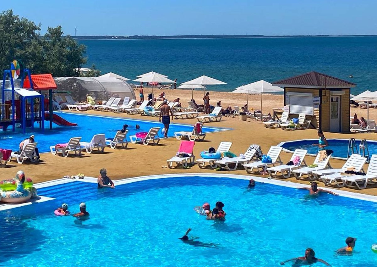 АзовЛенд отель в Крыму с бассейном