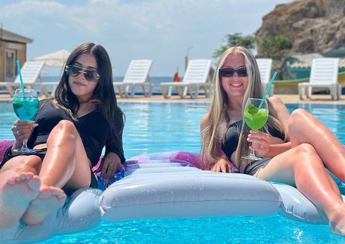 АзовЛенд отель в Крыму с бассейном