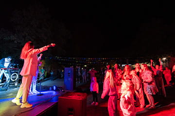 Вечерние программы в курортном комплексе Азовский Крым