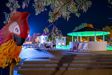 Курортный комплекс Азовский вечером